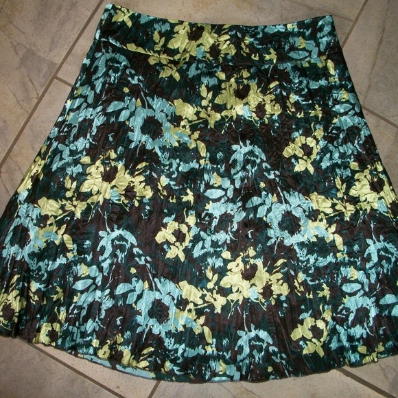 Liz Claiborne Dresses & Skirts - Liz Claiborne Axcess  Floral Crinkle Satin Skirt